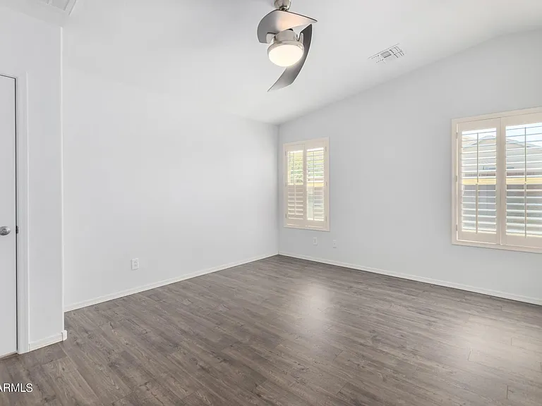 2227 E Stacey Rd — Photo 16