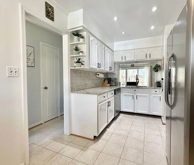 8131 Kingsway Ct — Photo 12