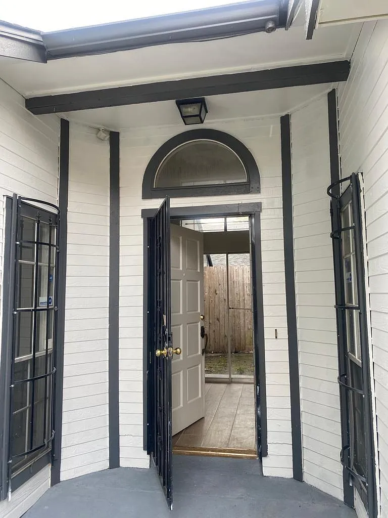 3 bed, 2.0 bath, 1785 sqft, $1,800 — Photo 2