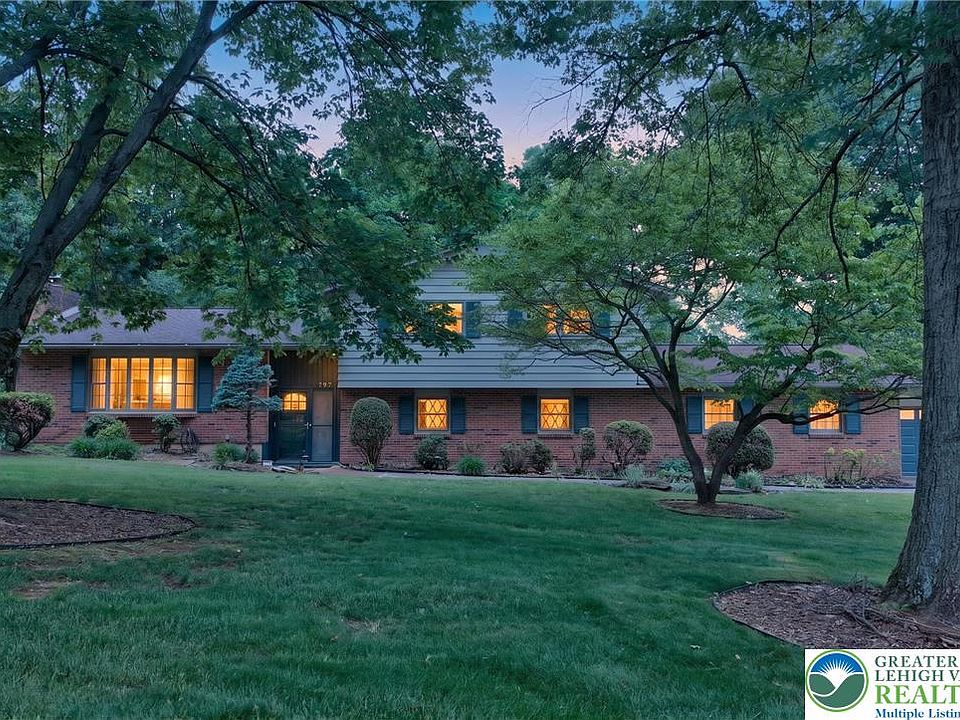 1st image of 797 Barrymore Ln