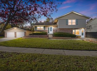 18208 Fountainbleau Dr, Hazel Crest, IL 60429