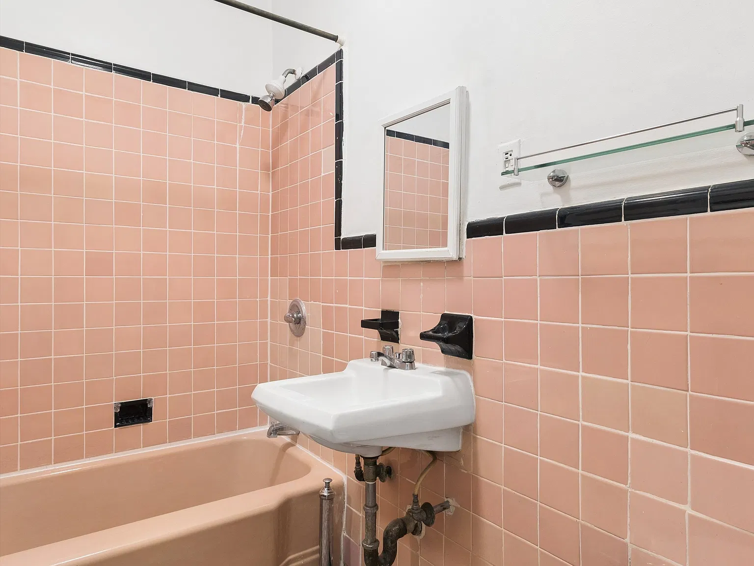 340 Bedford Ave — Photo 3