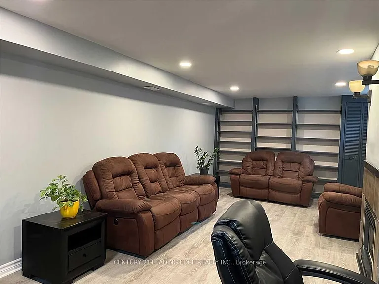 41 Roseglor Cres #BASEMENT — Photo 3