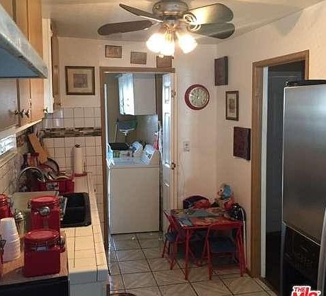 5th image of 421 E 111th Pl