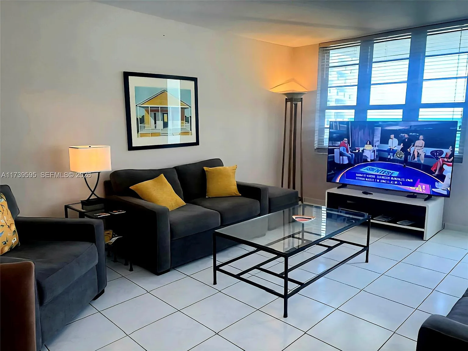 The Decoplage Condo — Photo 1