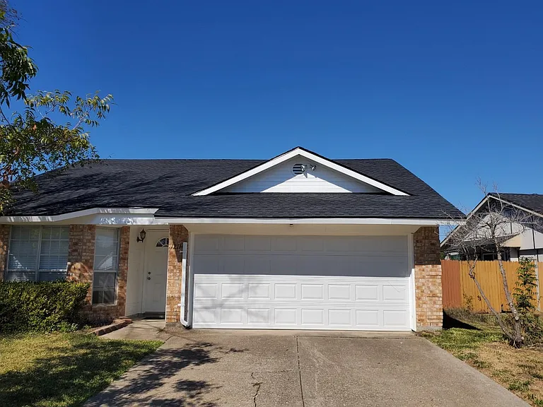 1211 Lakeshore Dr — Photo 5