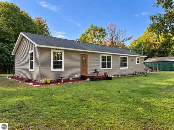 587 N Lewis Rd, Shepherd, MI 48883