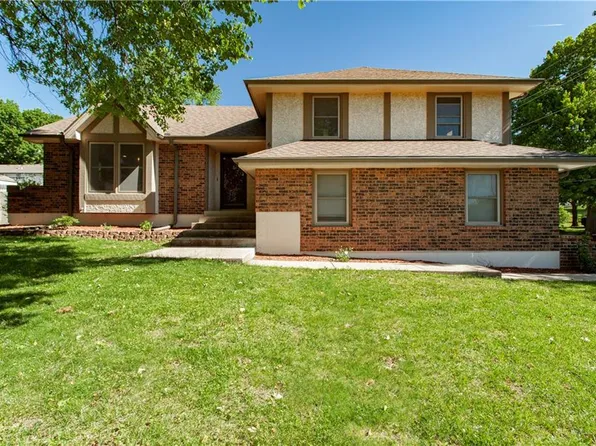 613 NE Locust Dr, Blue Springs, MO 64014