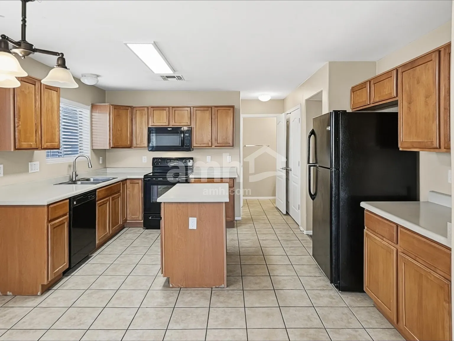 4 bed, 2.0 bath, 1660 sqft, $1,980 — Photo 3