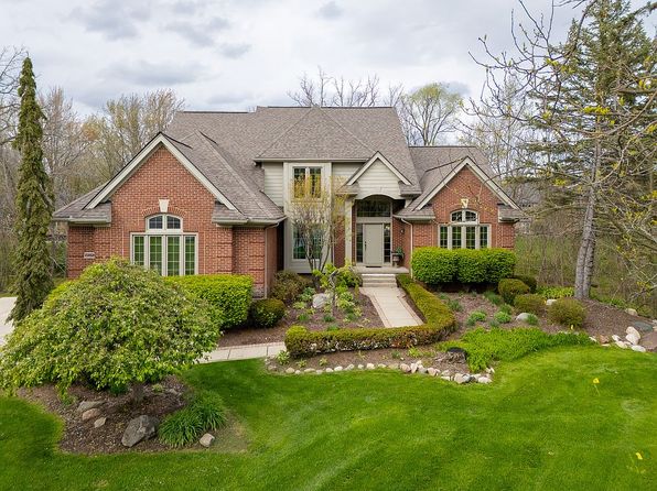22820 Indianwood Dr