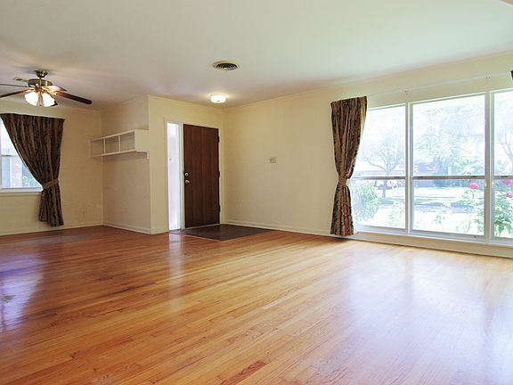 Spacious and sunny living and dining room. Hardwoods.