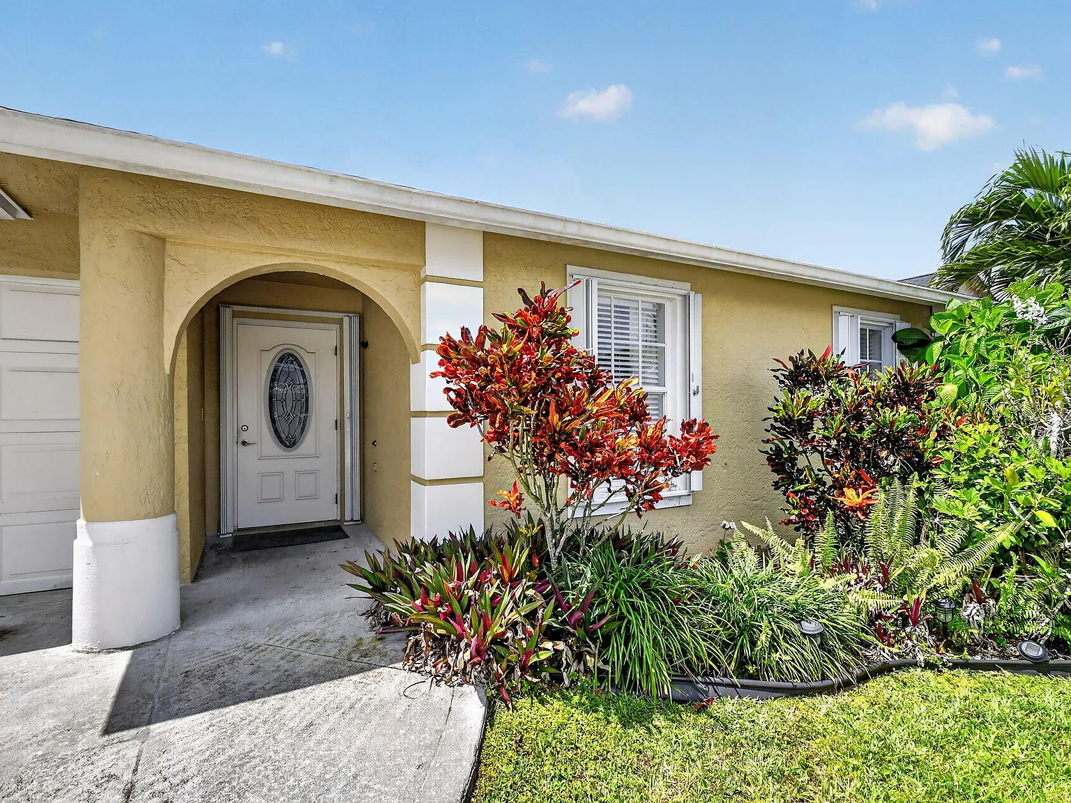 3 bed, 2.0 bath, 1444 sqft, $3,200 — Photo 4