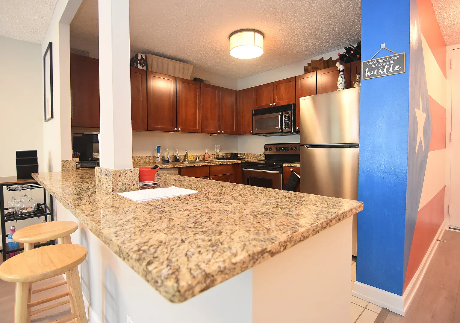 Amazing Condo in River North (Downtown Chicago) — Photo 3
