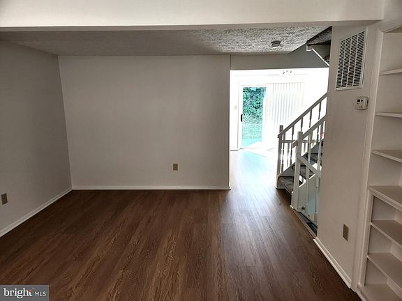 4th image of 7814 Fairborn Ct