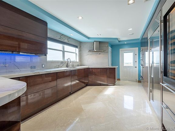 5th image of 333 Sunset Dr APT 1001
