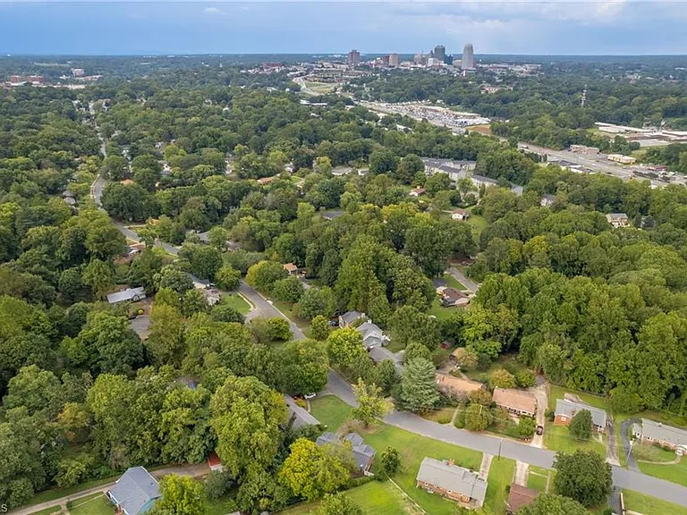 1200 Lamont Dr — Photo 29