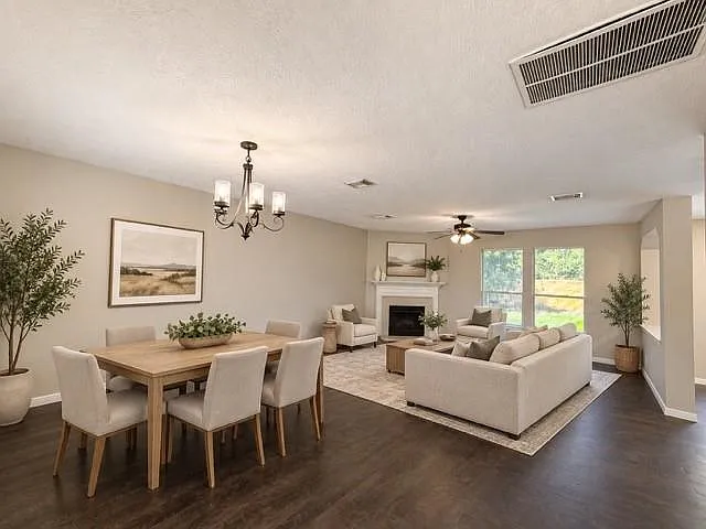3 bed, 2.5 bath, 2093 sqft, $1,895 — Photo 2