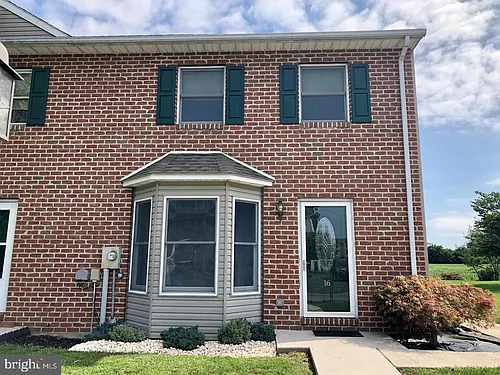 16 Colonial Dr Photo 1