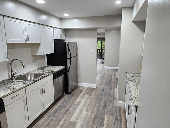 3rd image of 405 Shawmont Ave
