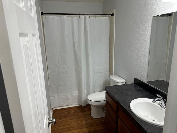 4th image of 702 E Columbus Dr
