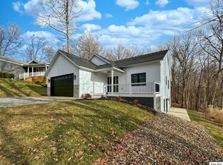 363 Highland Hills Cir, Howard, OH