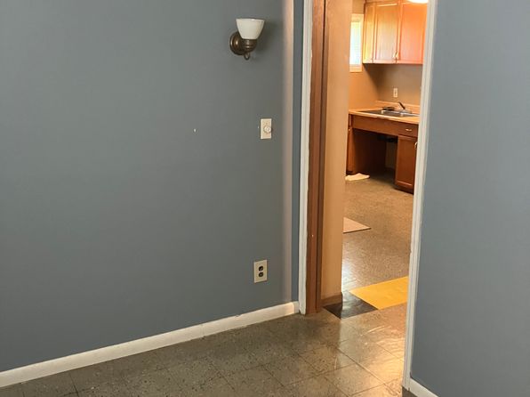 43 Lakeview Blvd APT B