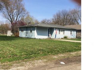915 Monroe St, Pawnee, IL 62558