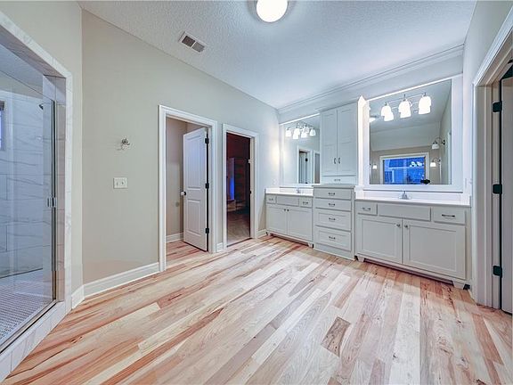 5th image of 12324 W 162nd St