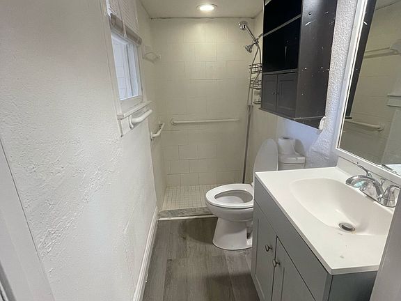 4th image of 104 S Grove St #6