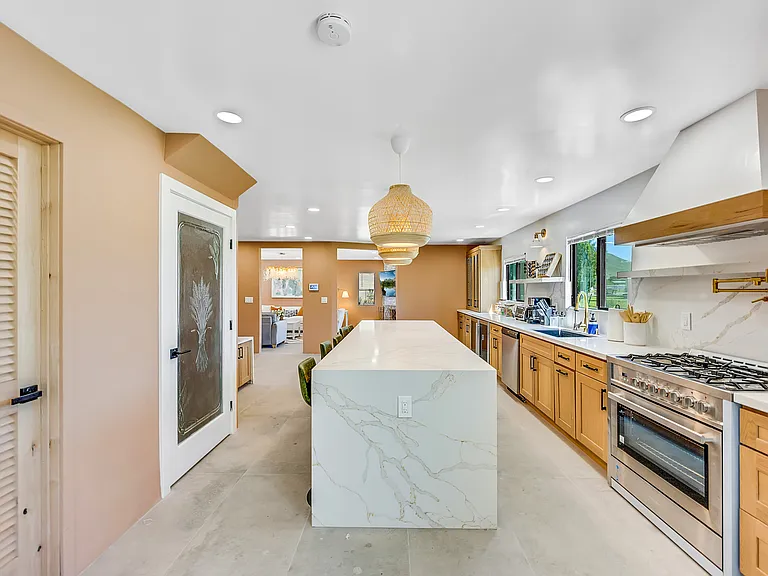 1080 River Dr — Photo 28