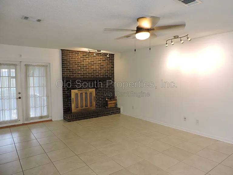 2323 Silversides Loop — Photo 4