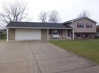 8488 Stringham Dr, Batavia, NY 14020