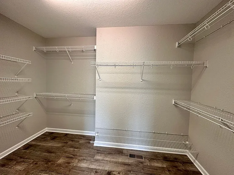 Fox Springs Condos — Photo 24