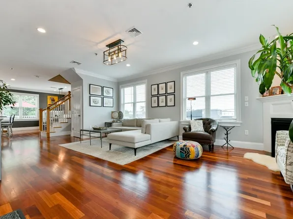 17 Roseclair St APT 3, Dorchester, MA 02125