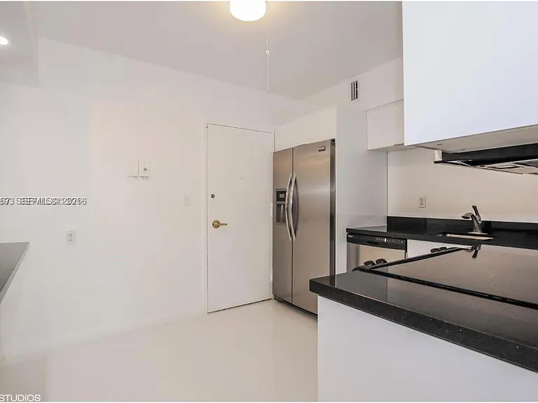 5700 Collins Ave #3H — Photo 18