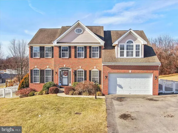 8935 Harper Dr, Waynesboro, PA 17268