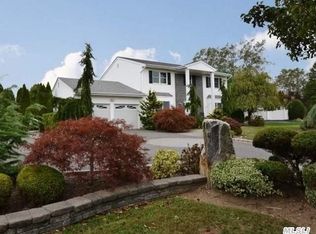 90 Caramel Rd, Commack, NY 11725