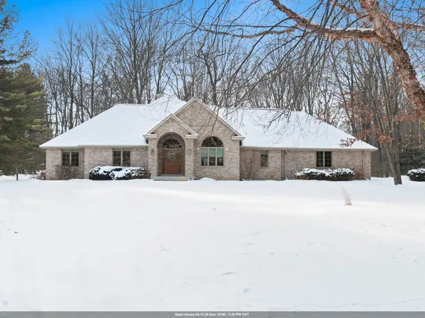 2817 Brook Hills Dr, Green Bay, WI 54313
