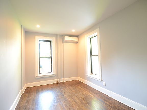 5th image of 127 Putnam Ave APT 2R