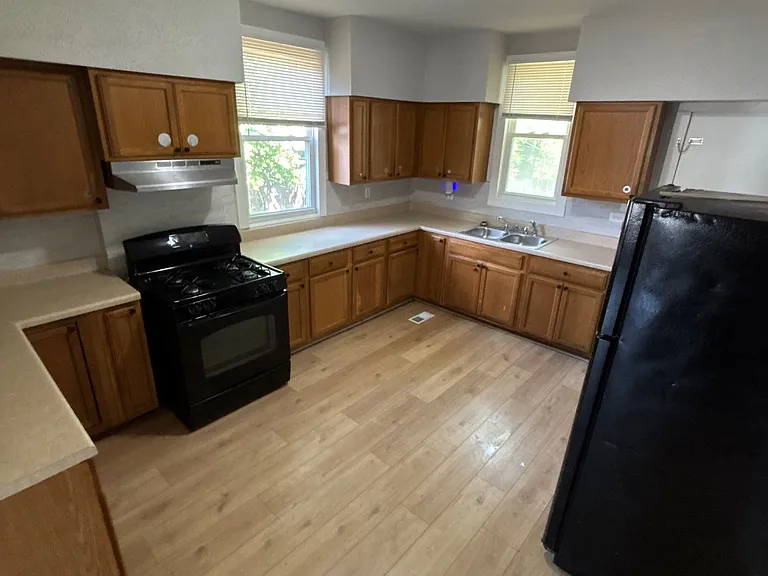 1610 Purdue Ave — Photo 5