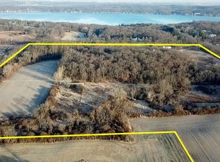 W4015 Black Point Rd, Lake Geneva, WI 53147