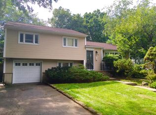 70 Nottingham Rd, Fair Lawn, NJ 07410