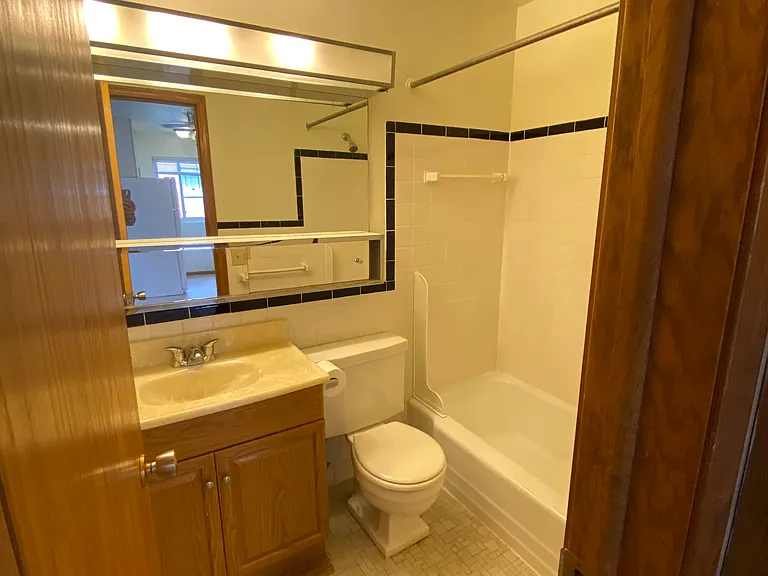 624 4th Ave SE #11 — Photo 9