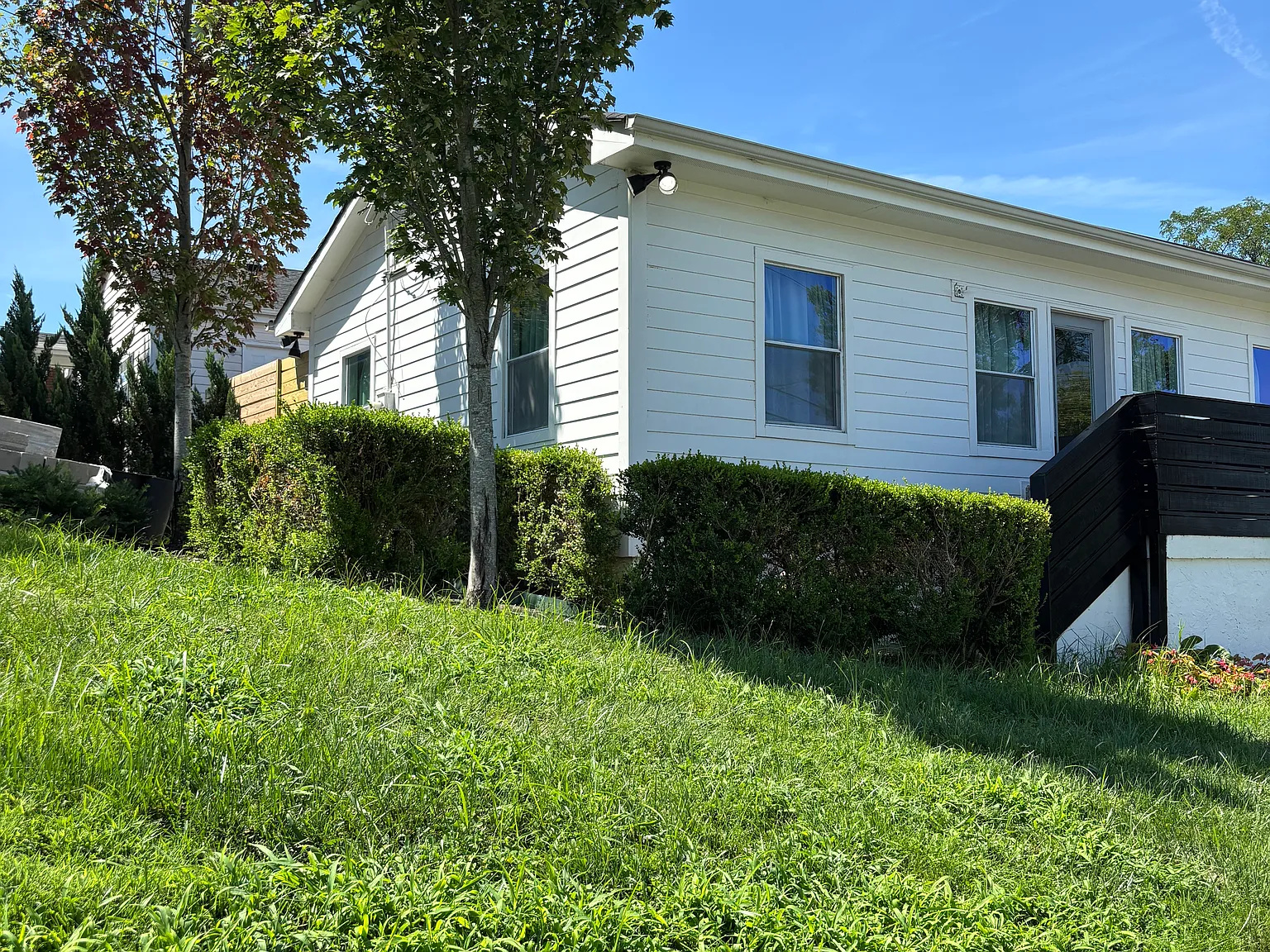 2 bed, 826 sqft, $2,300 — Photo 1