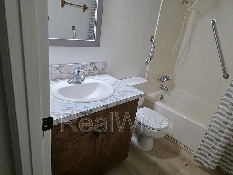 1101 NE Minnehaha St #G — Photo 8