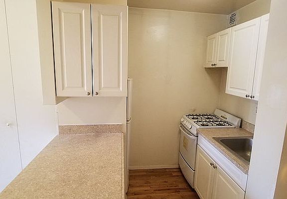 4th image of 333 E 95th St APT 2D