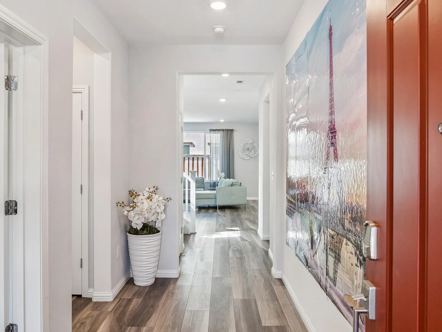4 bed, 2.5 bath, 2713 sqft, $4,400 — Photo 4