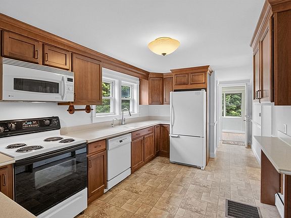 4th image of 308 Union St