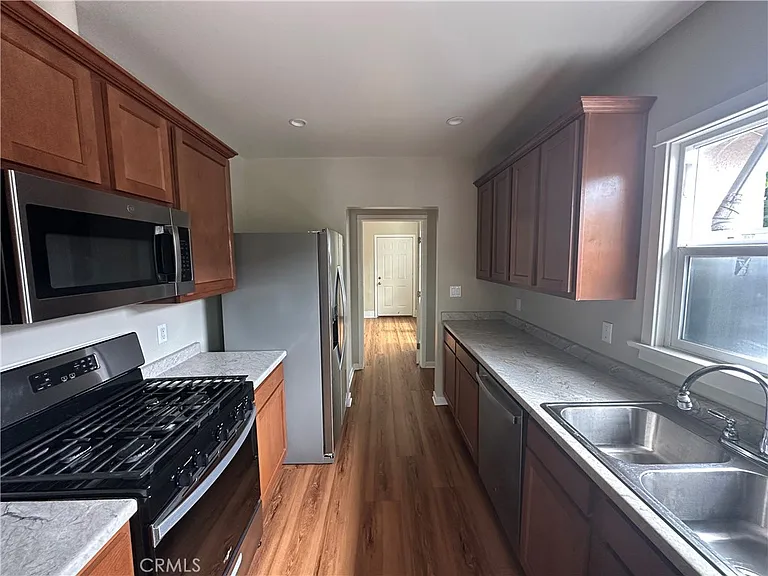 656 W 13th St — Photo 5