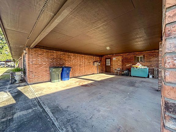 4th image of 415 E Del Mar Blvd